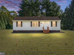 493 Southside Ln, Dunnsville, VA 22454