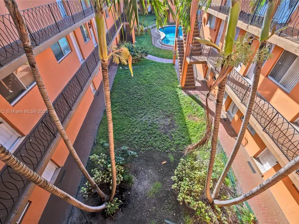 2330 NW 11th St APT 46, Miami, FL 33125