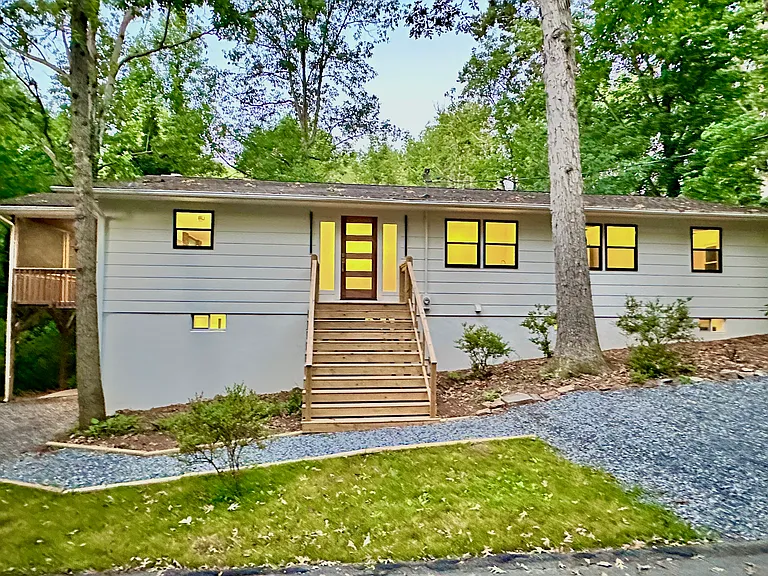 7 Angus Ln — Photo 1