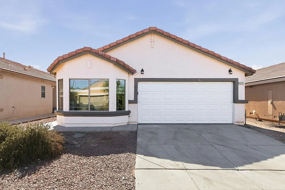4 bed, 2.0 bath, 1442 sqft, $2,165 — Photo 1