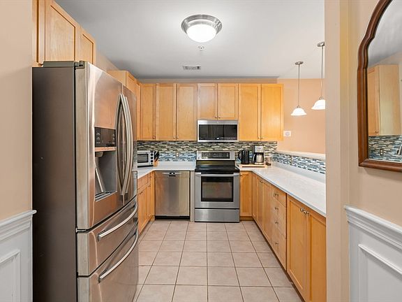 3rd image of 1102 Acorn Dr #1102