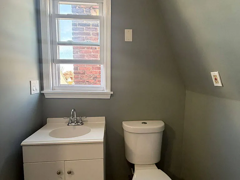 113 Isabella Ave #3 — Photo 5