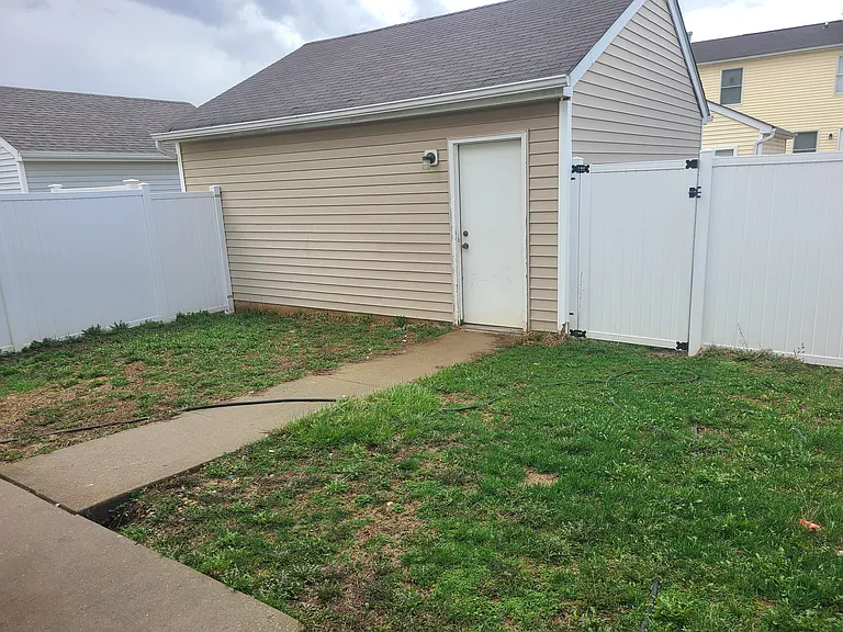 9153 Constitution Ave — Photo 27