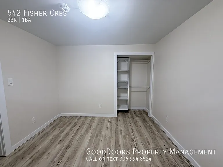 542 Fisher Cres — Photo 8
