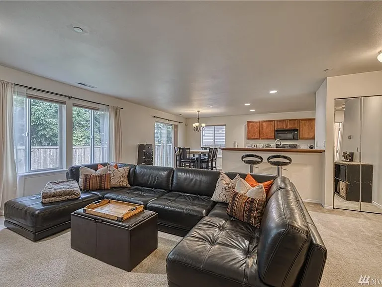 1180 Hudson St — Photo 11