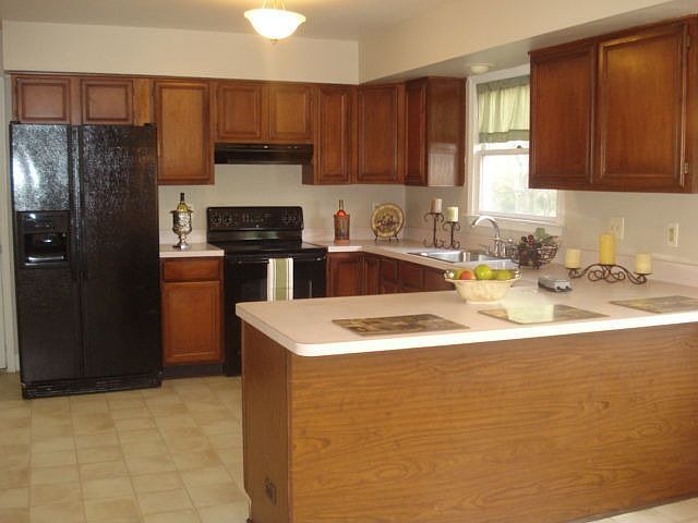 2nd image of 15803 Everst Dr