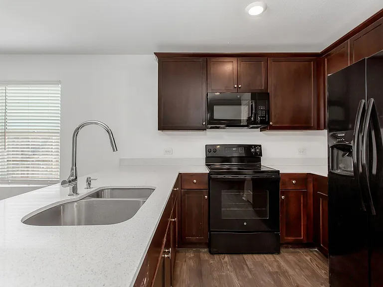 9213 Marilyn Pl — Photo 10