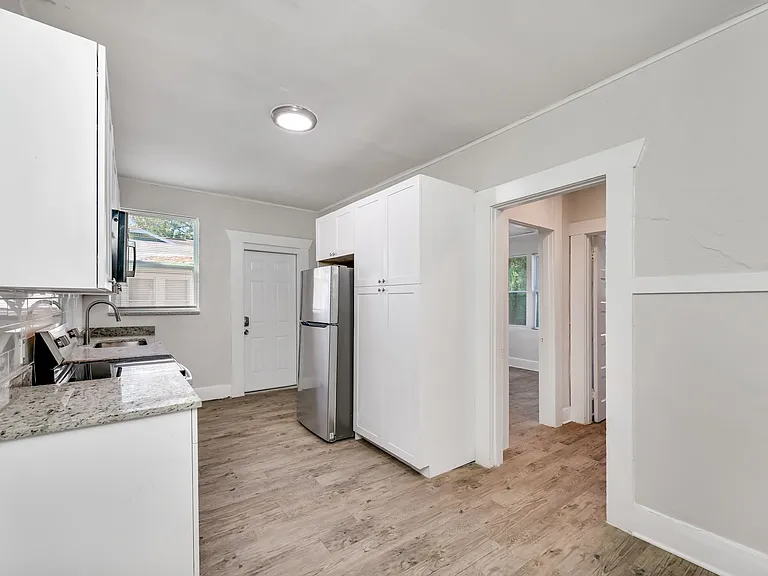 310 E Lambright St — Photo 13