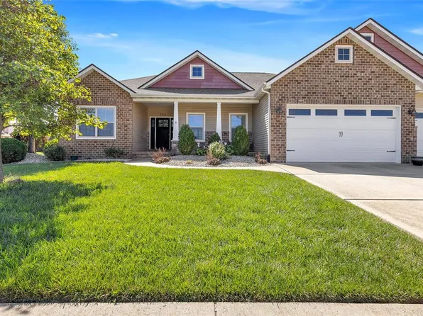 233 Oakshire Dr E, Glen Carbon, IL 62034