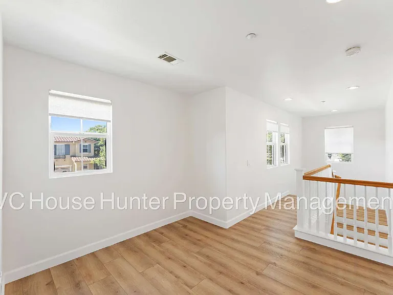 708 Entrada Dr — Photo 23