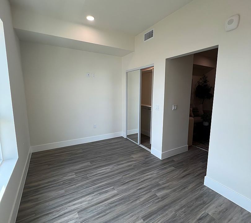 1st image of 211 E 55th St APT 1