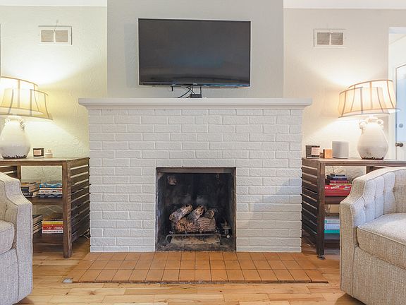 4th image of 1504 Winton Ave