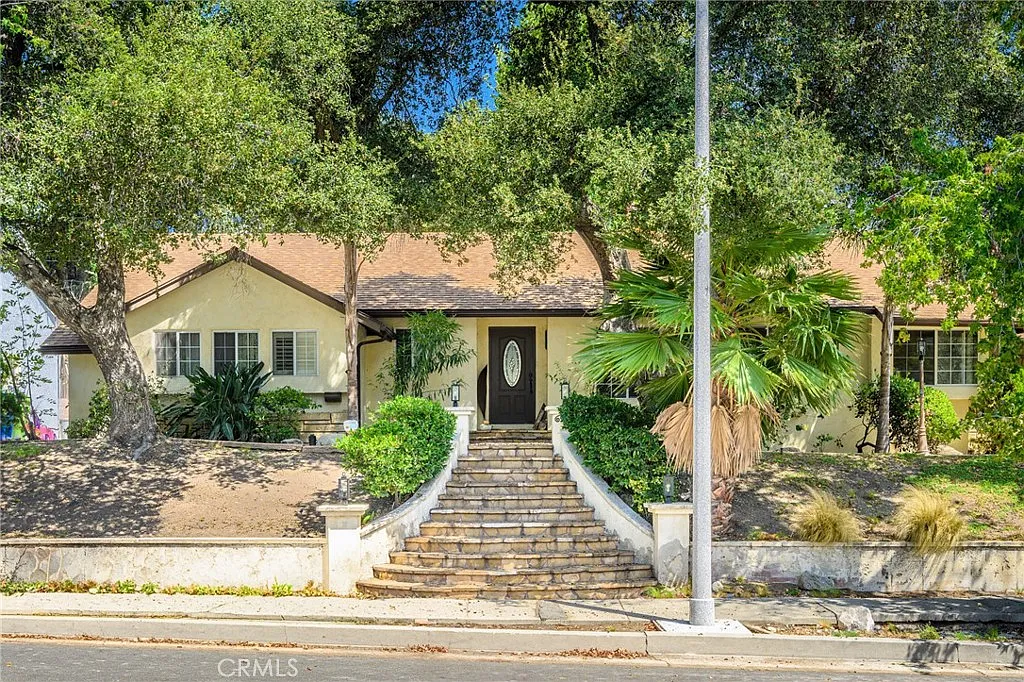 3 bed, 2.0 bath, 1742 sqft, $5,500 — Photo 1