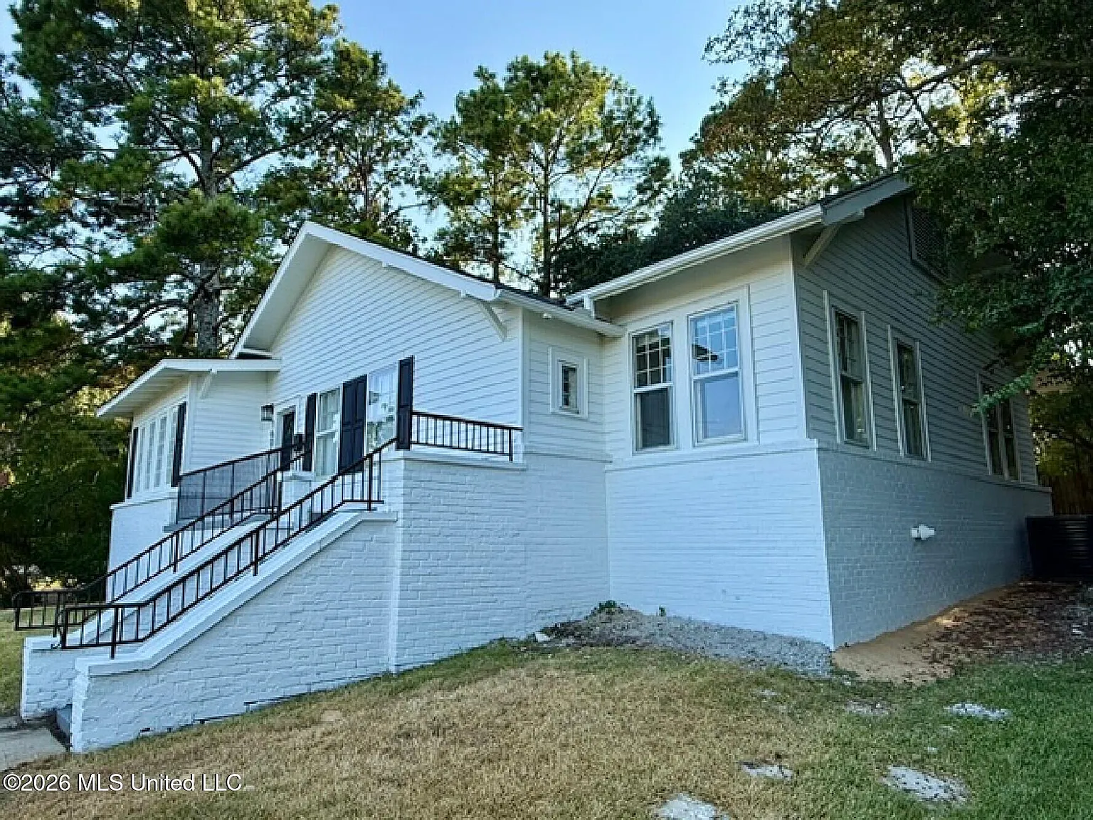 4 bed, 2.0 bath, 1870 sqft, $1,995 — Photo 3