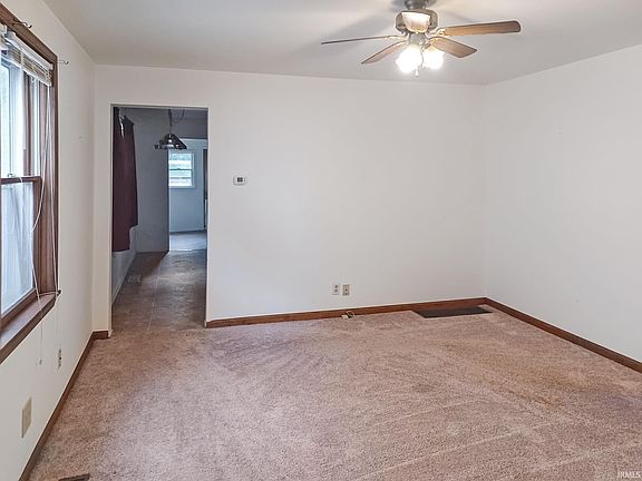 4th image of 317 E Iowa St