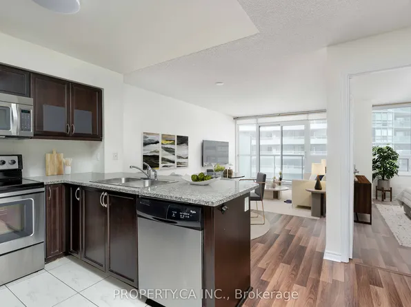 25 Lower Simcoe St Unit 803, Toronto, ON M5J 3A1