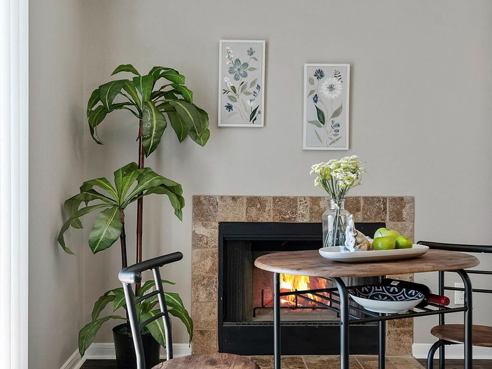 Driscoll Place | Beautiful Fireplace & Dining Area