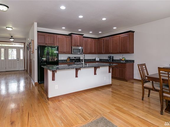 3rd image of 5562 Old Settler Dr