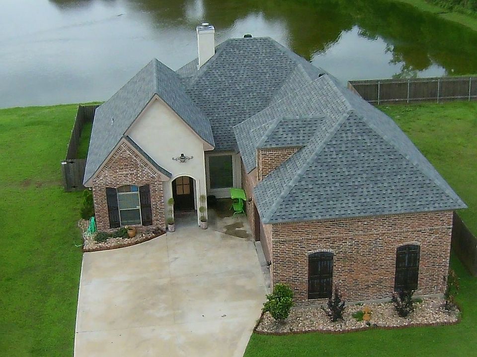 1st image of 405 Blue Heron Dr