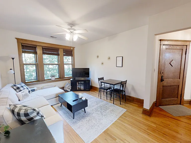 3610 N Bosworth Ave — Photo 2