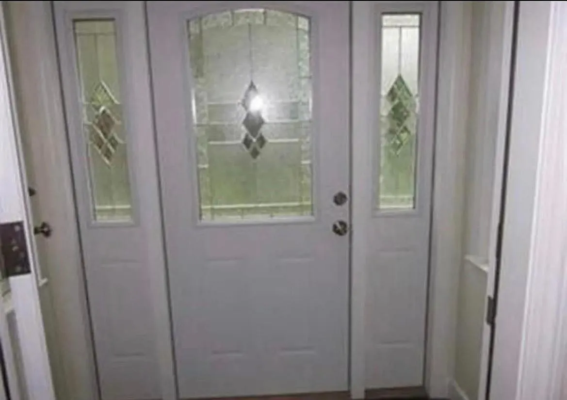 4 bed, 2.5 bath, 2963 sqft, $5,000 — Photo 2