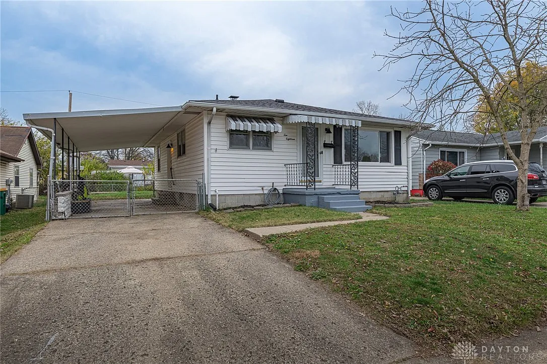1018 Victoria Ave photo 1