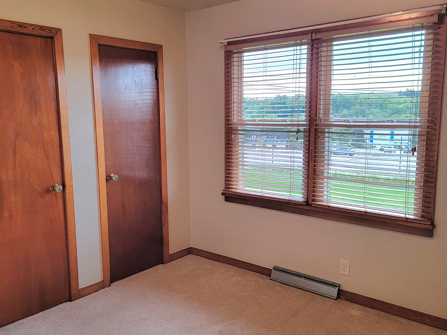 3 bed, 1000 sqft, $1,300 — Photo 4
