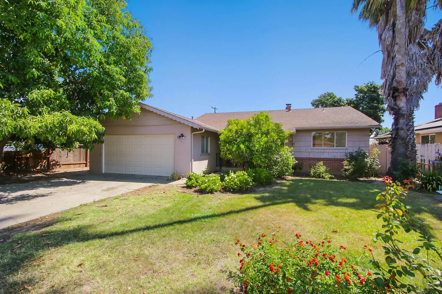5081 Bonniemae Way photo 1