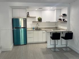 6920 SW 82nd Ct, Miami, FL