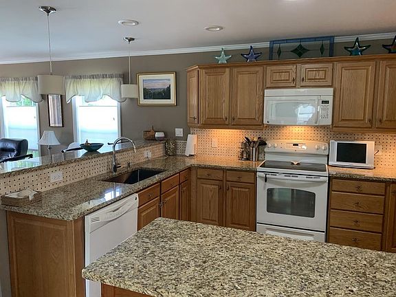 5th image of 24 Willow Bend Blvd