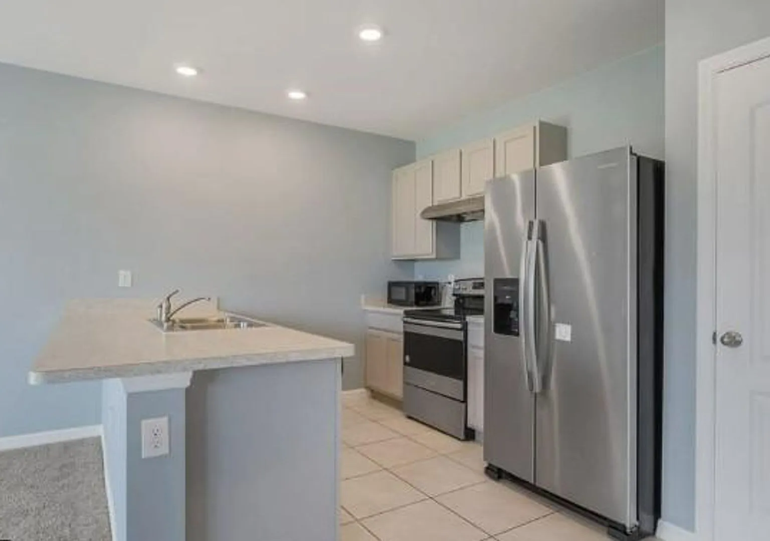 4 bed 2 bath home — Photo 4