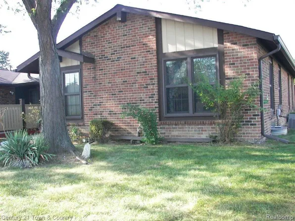 2806 Roundtree Dr #1, Troy, MI 48083
