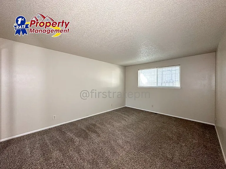 737 W Belmont St — Photo 10