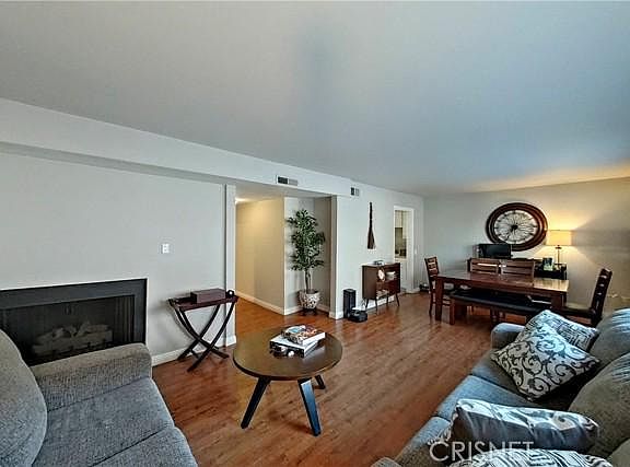 5th image of 13966 Oxnard St #9