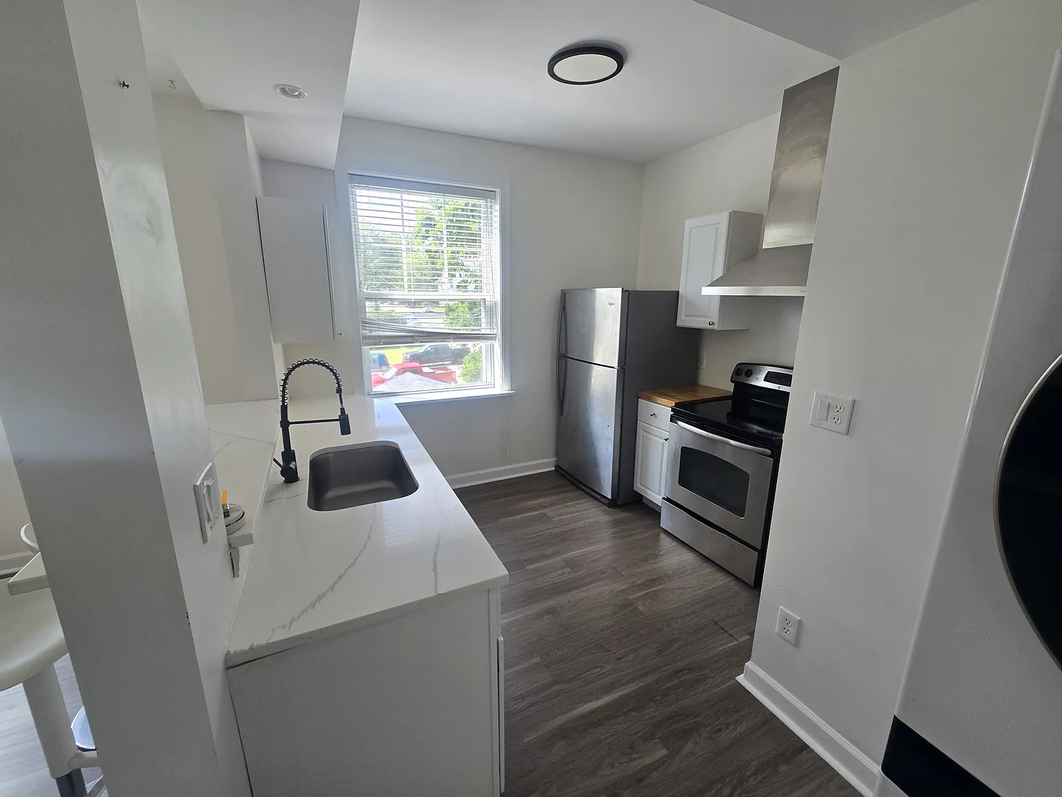 1 bed, 850 sqft, $1,150 — Photo 2