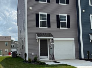 251 Clifton Mnr, Falling Waters, WV 25419