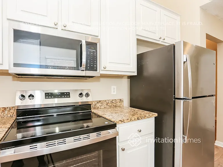 4890 Larkspur Ln — Photo 8
