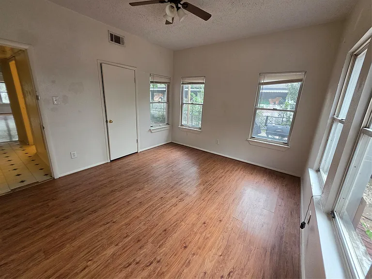 1226 W Gray St #2 — Photo 11