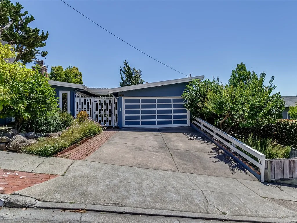 5021 Vannoy Ave photo 1