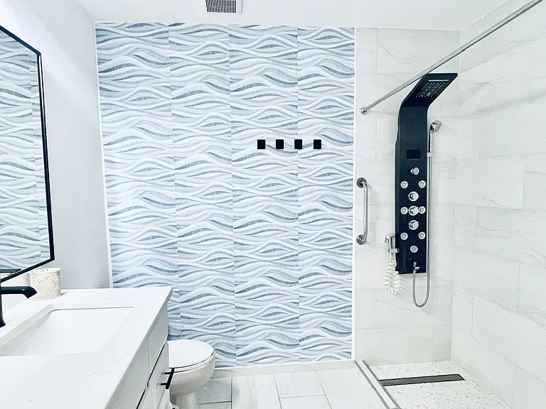 2nd (family) bathroom with double sink and a walk-in shower - wheelchair accessible.
More equipment is available for guests with restricted mobility.