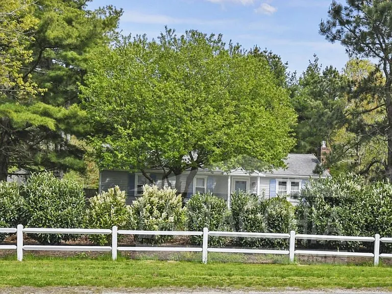 583 N Falmouth Hwy — Photo 3