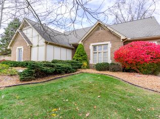 52 Cross Creek Blvd, Rochester Hills, MI 48306