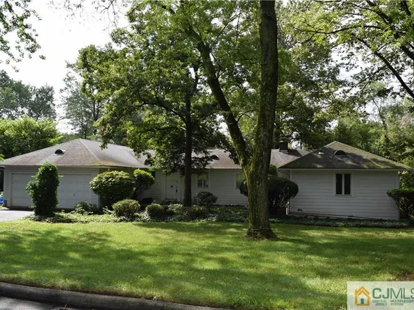 19 Goodale Cir, New Brunswick, NJ 08901