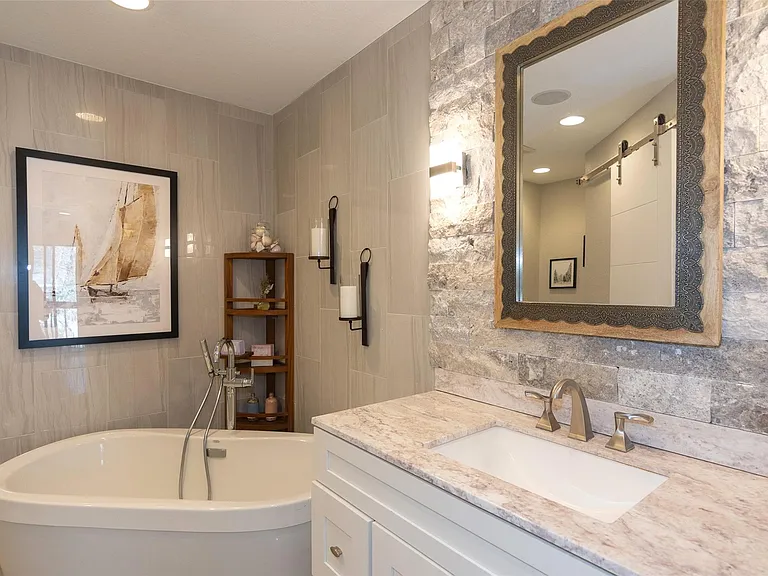 2410 Enfield Rd #10 — Photo 25