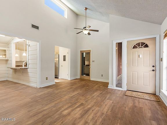 5th image of 143 La Rue Vil