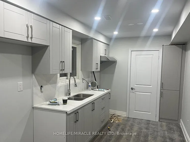 8 Rotherglen Ct — Photo 3