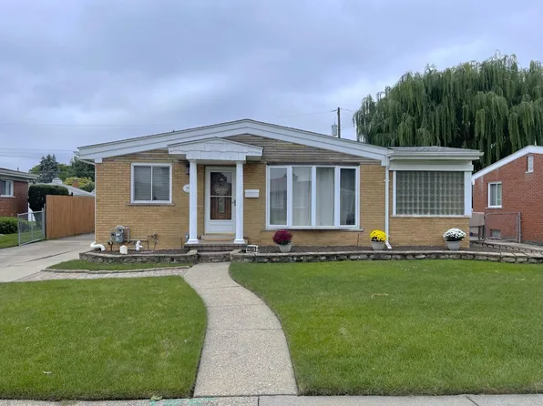 28841 Palm Beach Dr, Warren, MI 48093