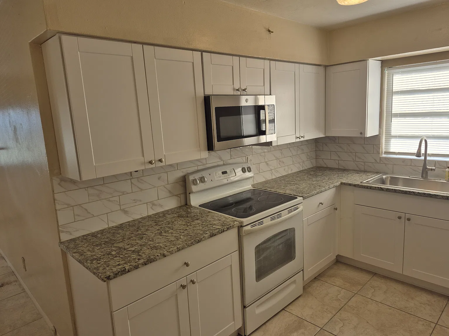 4 bed, 1150 sqft, $2,395 — Photo 3