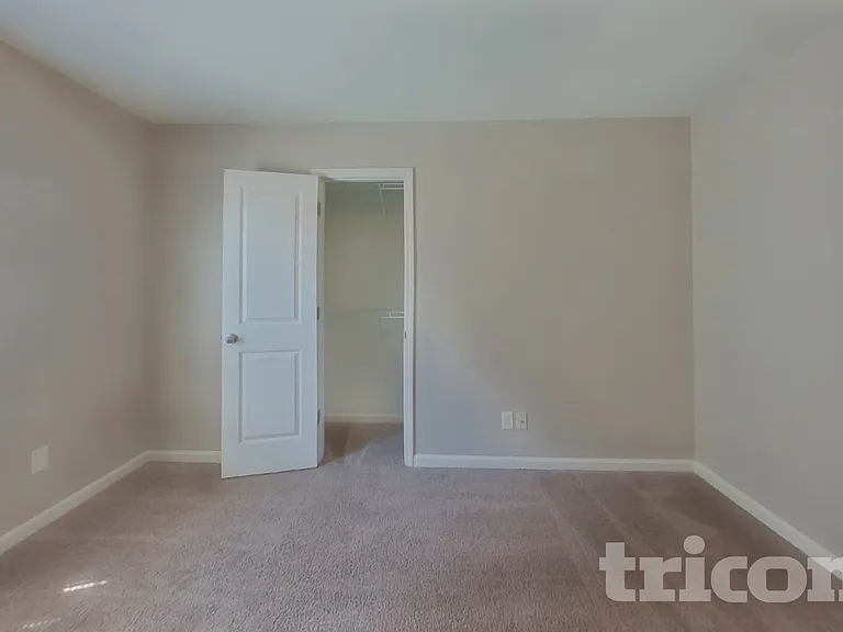 304 Longfellows Ln — Photo 10
