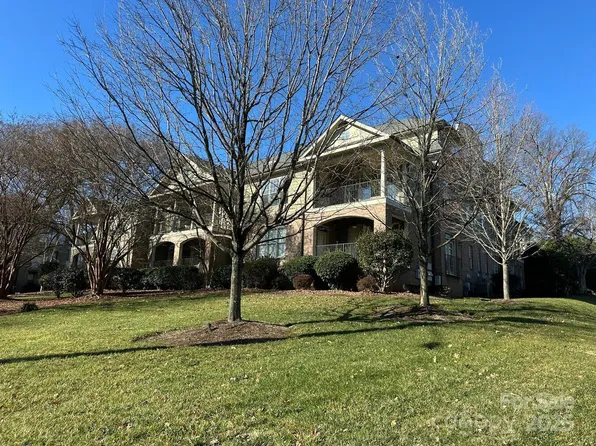 1129 Park West Dr, Charlotte, NC 28209